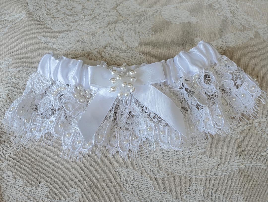 Vintage eyelash lace with Pearls